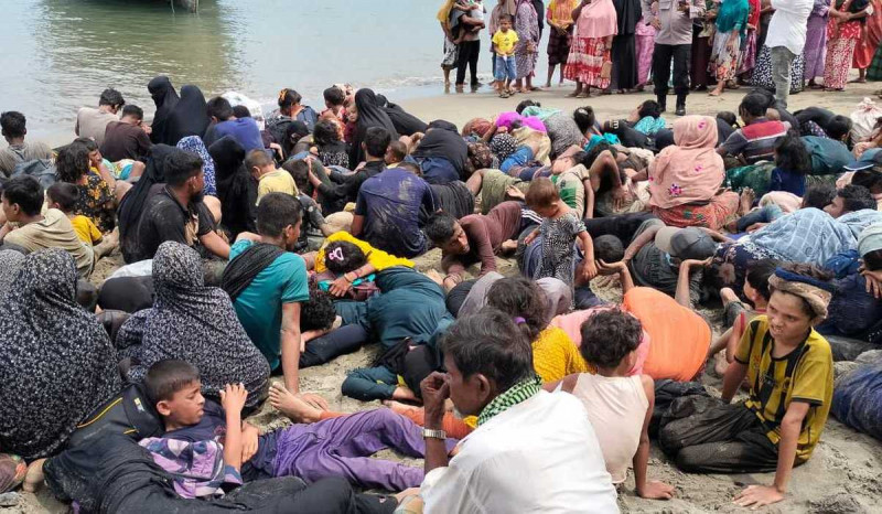 196 Pengungsi Rohingya Terdampar di Pantai Kalee Laweung Pidie Aceh