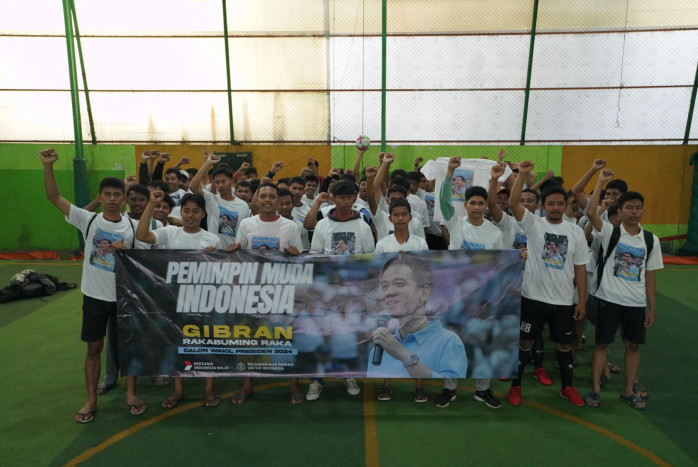 Himpun Dukungan, Relawan Mas Gibran Bagikan Sembako dan Gelar Futsal 