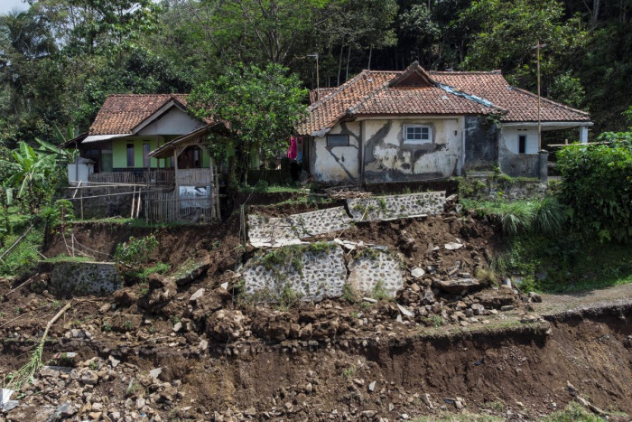 Sejumlah Kecamatan di Sukabumi Dilanda Tanah Longsor