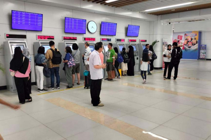 PT KCIC Pastikan Stasiun Kereta Cepat Halim Berjalan Normal