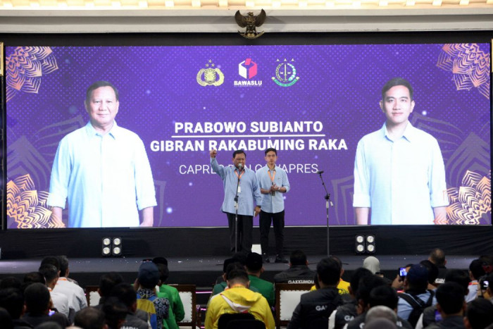 Prabowo Dinilai Masih di Bawah Bayang Jokowi
