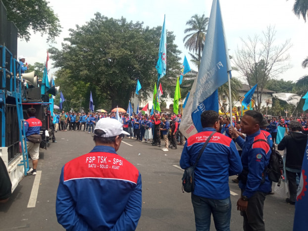 Buruh Jawa Barat Tuntut Kenaikan Upah 12% pada 2024