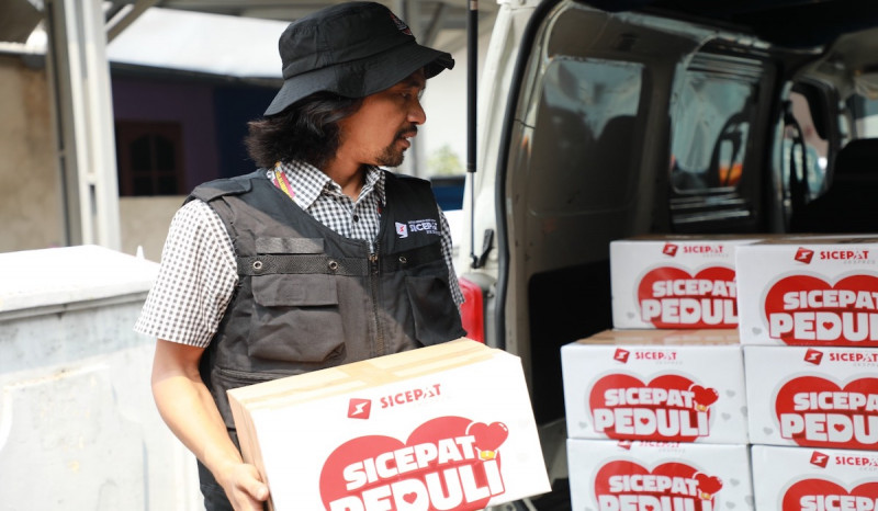 Peringati Hari Pahlawan, SiCepat Ekspres Salurkan 50 Paket Sembako 