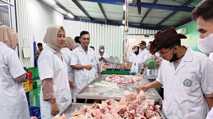 Mahasiswa Polbangtan Bogor Jalani Praktik di Rumah Potong Ayam