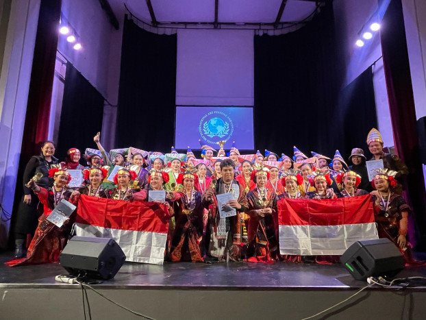 Ati Ganda Bawa Siswa Lab School Cibubur Menang Lomba Tari Internasional di Praha
