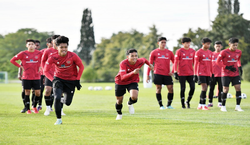 Pesepak Bola Muda Indonesia Diminta Berani Timba Ilmu di Luar Negeri