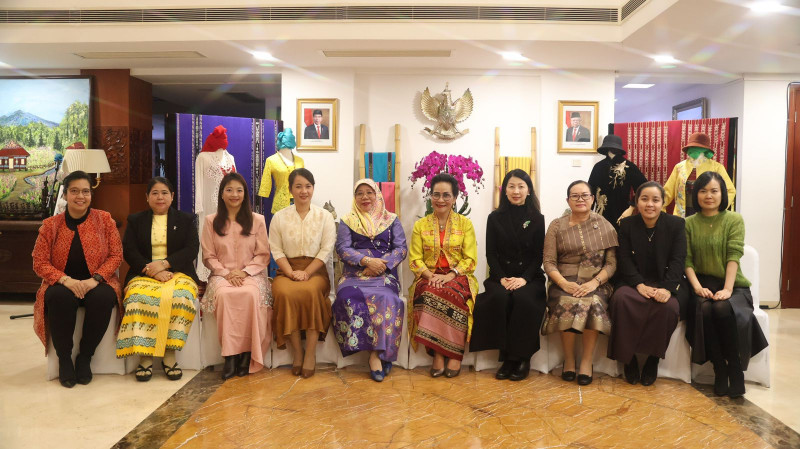 Tenun Tanimbar Pikat Forum ASEAN Ladies Circle di Beijing