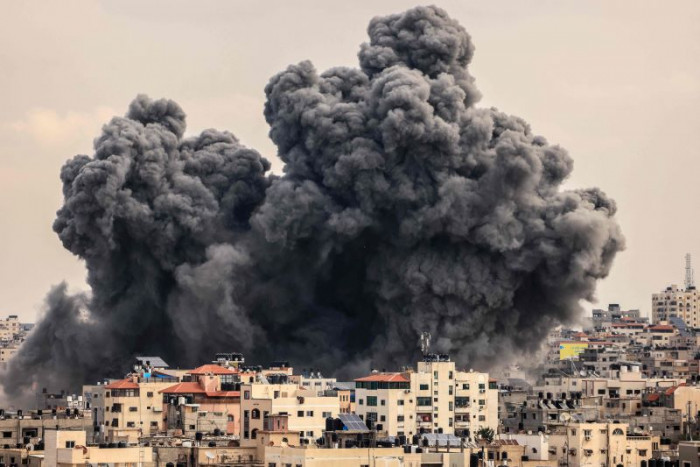 Israel Kembali Bom Kamp Pengungsi Gaza, 20 Orang Tewas