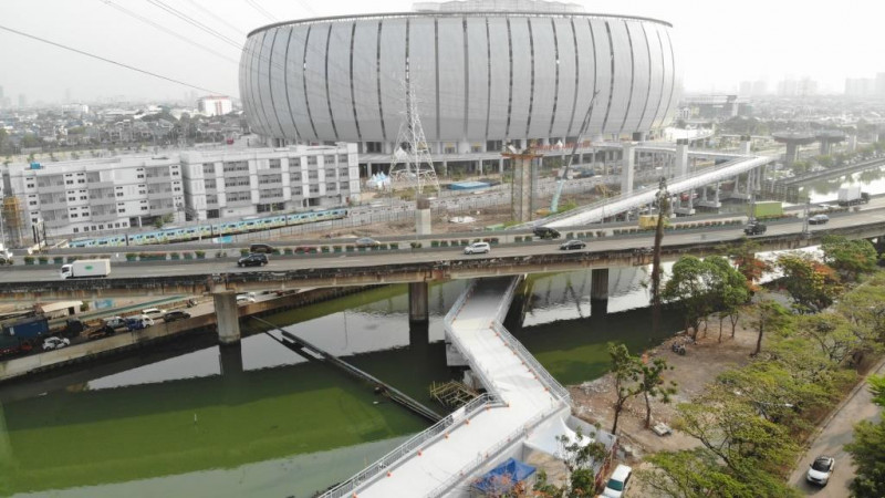 Amarta Karya Rampungkan Pembangunan JPO Jakarta International Stadium