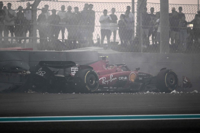 Ferrari Dominasi Sesi Latihan Abu Dhabi: Leclerc Tercepat, Sainz Alami Kecelakaan