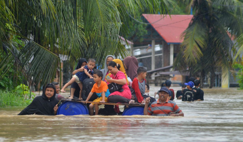 Banjir Jakarta masih Rendam 69 RT hingga Ketinggian 2,4 Meter