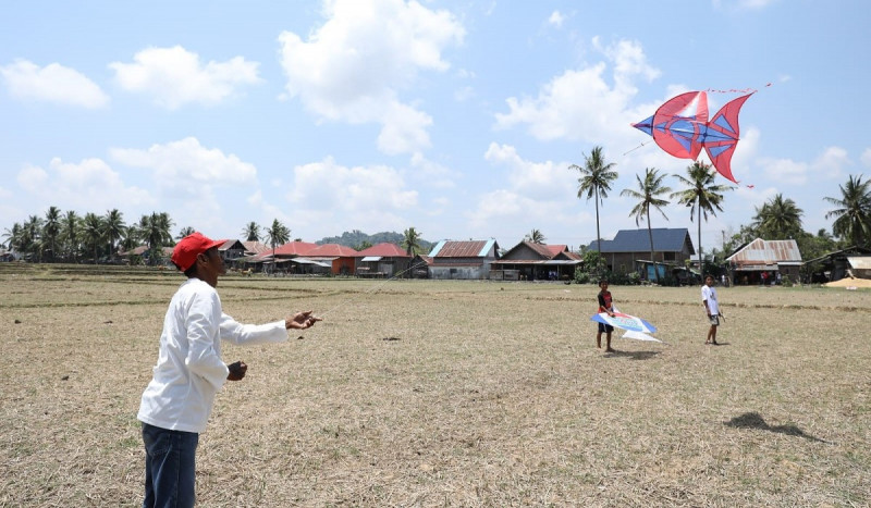 Gerakan Passeddingeng Gelar Lomba Layang-Layang di Bone