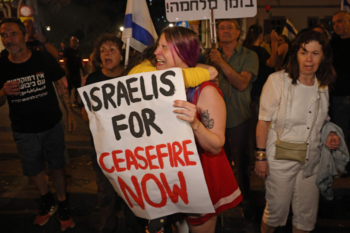 Ribuan Orang di Israel Kecam Netanyahu