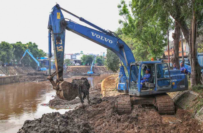 Tekan Potensi Banjir, Pemprov DKI Didorong Meruntinkan Program Pengerukan Kali