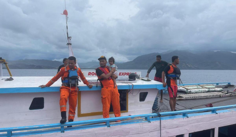 Mati Mesin, 20 Penumpang Kapal di Laut Flores Dievakuasi