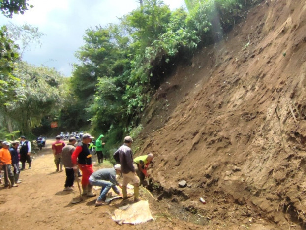 Lembang Diterjang Longsor, Warga Cimahi Gatal-Gatal akibat Banjir