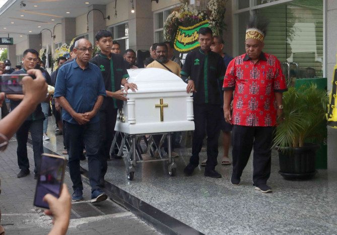 Pj Gubernur Papua Terluka saat Arak-arakan Jenazah Lukas Enembe Ricuh