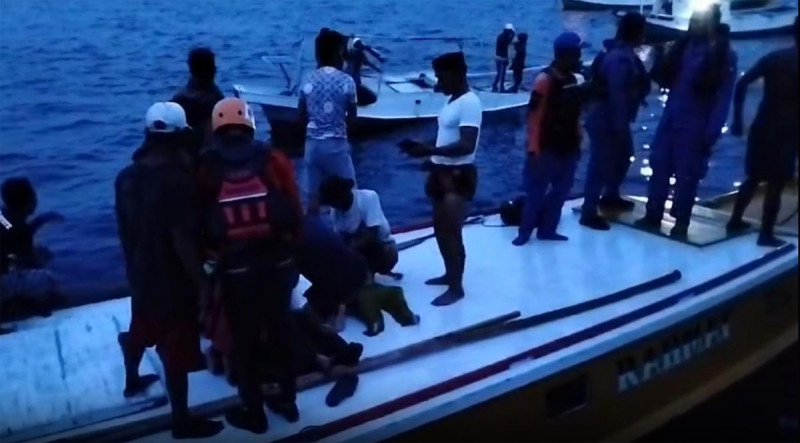 5 Meninggal Akibat Kapal Penyeberangan Tenggelam Terhantam Ombak