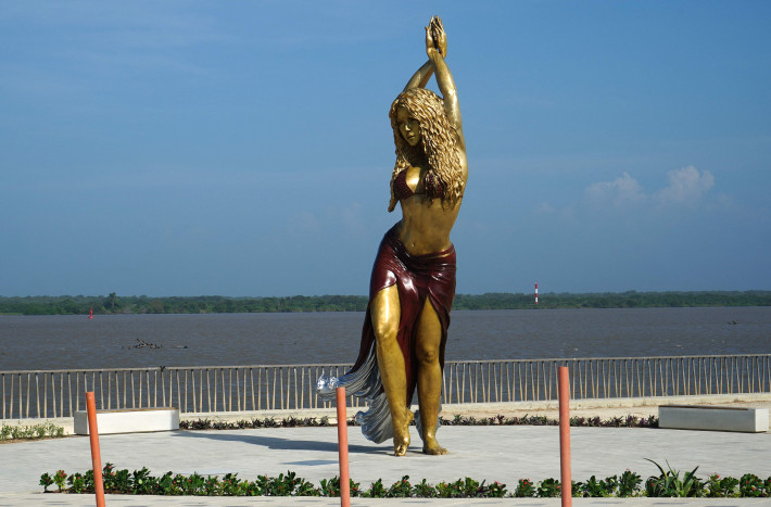 Patung Shakira Didirikan di Kampung Halamannya di Kolombia