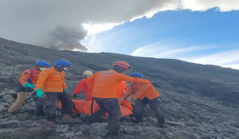 BNPB Salurkan Bantuan Operasional Penanganan Bencana Erupsi Marapi Sebesar Rp250 juta