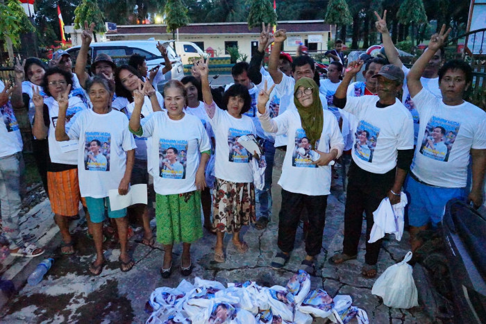 Relawan Mas Gibran Gelar Pembagian Sembako Serentak di Tiga Provinsi