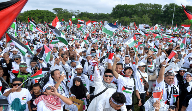 Aksi Bela Palestina Digelar di Depan Kedubes AS