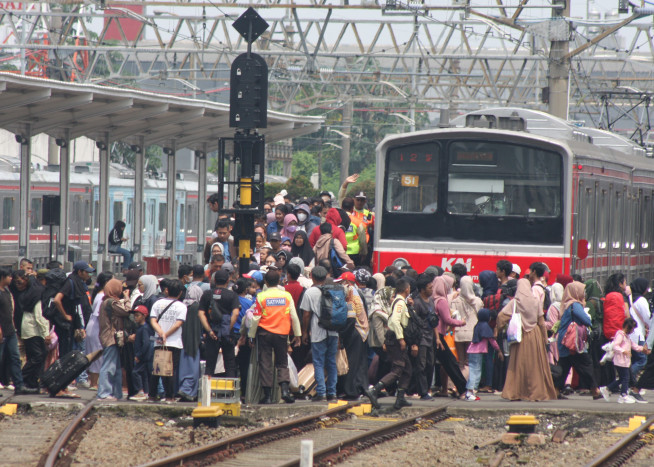 KAI Commuter Layani 2,8 Juta lebih Orang Selama Libur Natal