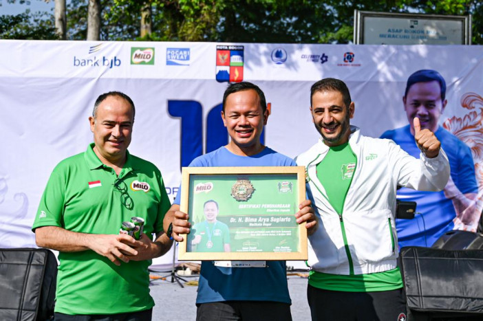 Menginspirasi Warga Berolahraga Lari, Wali Kota Bogor Raih Penghargaan dari Nestle Milo