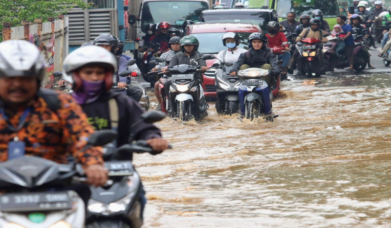 58% Wilayah Indonesia Masuki Musim Penghujan, BNPB Minta Pemda Waspadai Potensi Bencana Hidrometeorologi