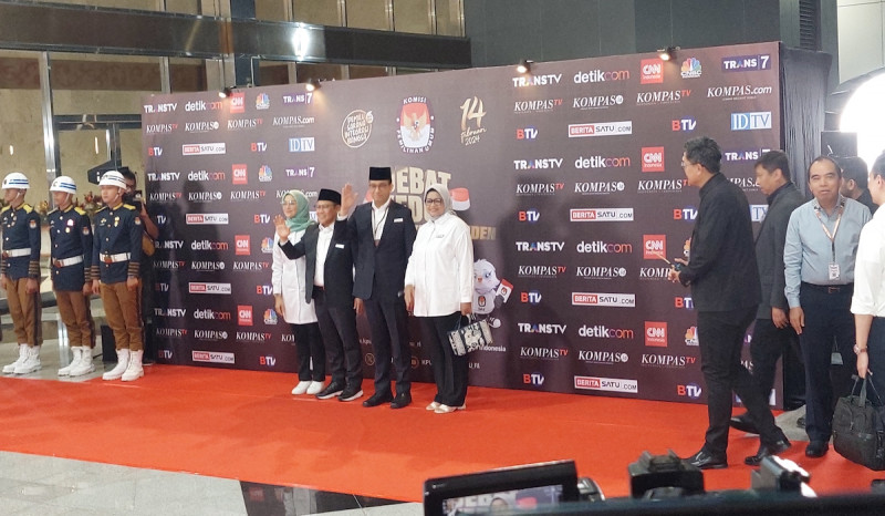 Anies Baswedan dan Muhaimin Kompak Kenakan Jas Hitam di Acara Debat Cawapres