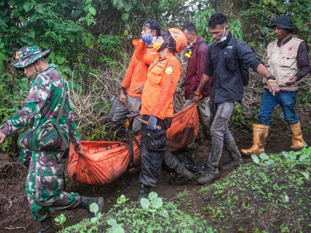 Meski Kaki Patah saat Erupsi Marapi, Adan Tolong Tiga Rekannya