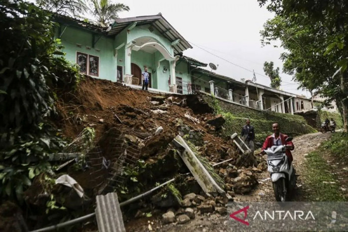 Sukabumi Minta PVMBG Kaji Retakan Tanah akibat Gempa di Kota Bogor  