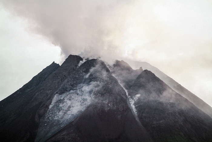 Gunung Anak Krakatau Kembali Erupsi Setinggi 1.200 Meter
