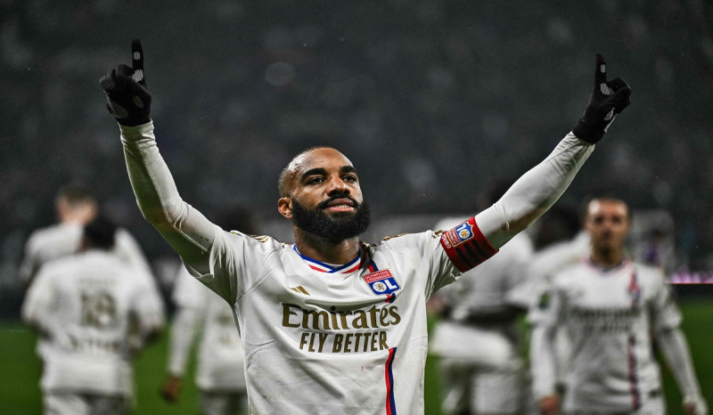 Hattrick Lacazette Antar Lyon Hajar Toulouse