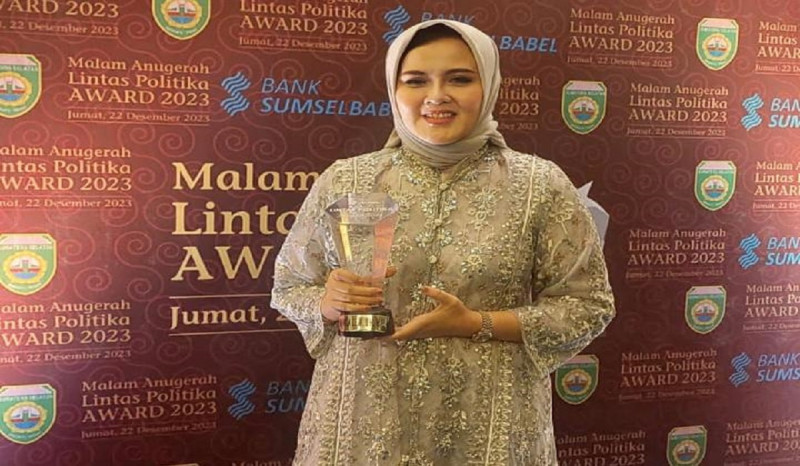 Berjasa di Dunia Olahraga, Sekjen Perbasi Raih Penghargaan Lintas Politika Award 2023