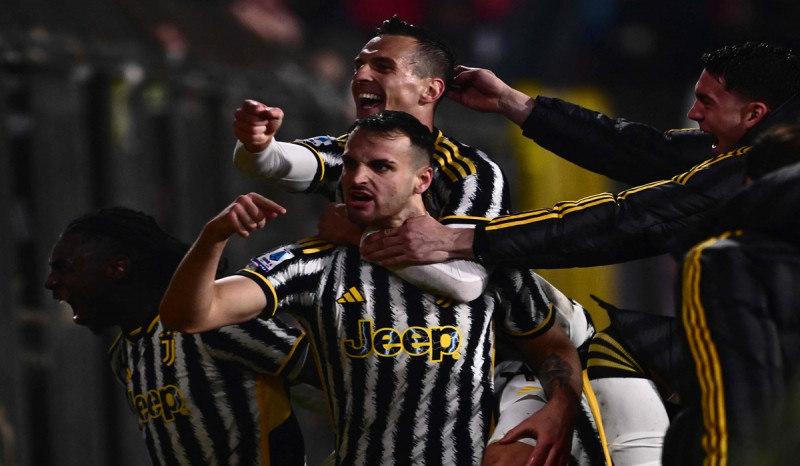 Menang Dramatis di Kandang Monza, Juventus Naik ke Puncak Klasemen Serie A