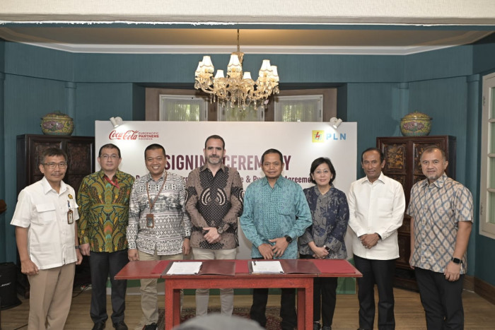 CCEP Indonesia dan PLN Kerja Sama Terapkan Energi Berkelanjutan