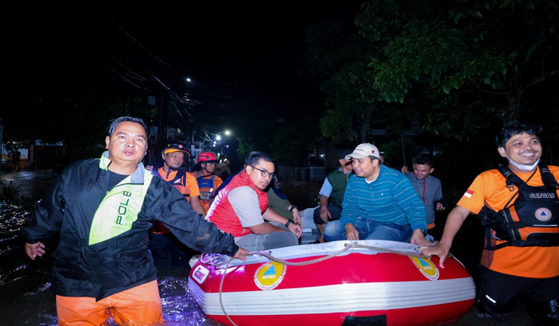 Wakil Wali Kota Tangsel Tinjau Warga Korban Banjir dan Berikan Bantuan