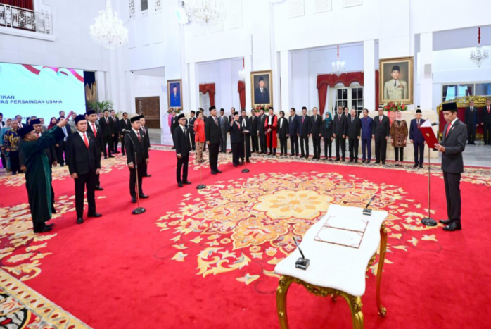 9 Anggota KPPU Dilantik Presiden Jokowi di Istana Negara