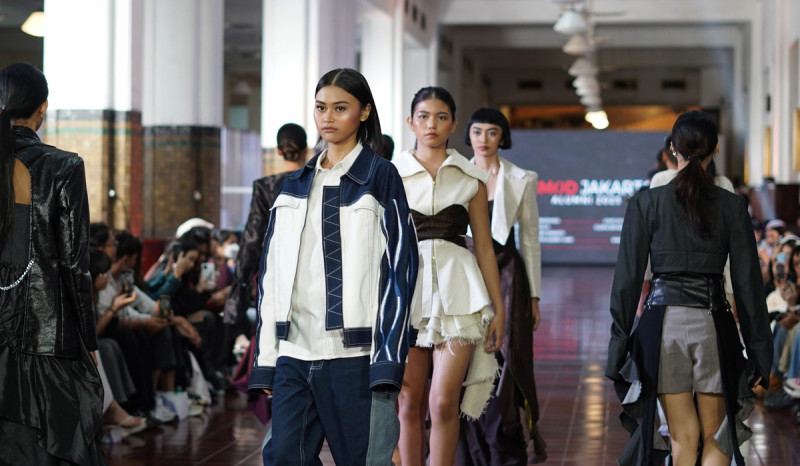 Esmod Jakarta Hadirkan Koleksi Bernuansa Urban dan Leisure di UI Fashion Week 2024