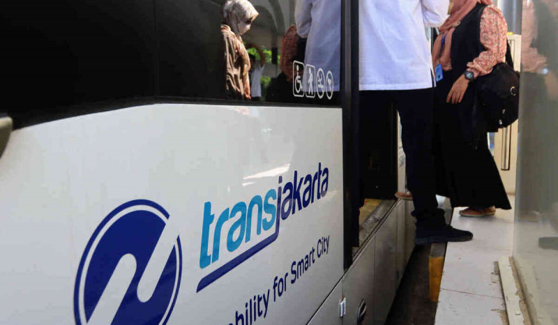 Imbas Demo Apdesi di Depan Gedung DPR, Transjakarta Ubah Rute Sementara