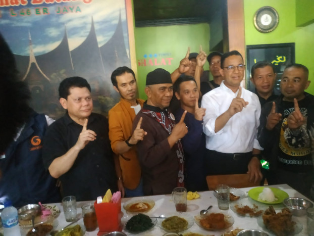 Anies Sambangi Ikatan Pengusaha RM Padang di Parung