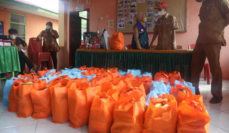 Bantuan Korban Banjir Kedaluwarsa, Kemensos Langsung Ganti Dengan yang Baru