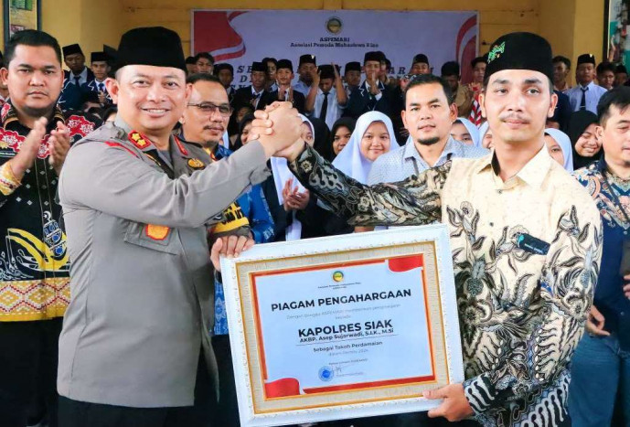 Pemuda Riau Beri Penghargaan Perdamaian Polres Siak