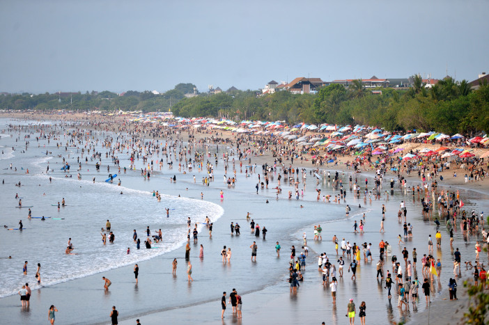 Wisatawan pada Akhir 2023 Menumpuk di Bali Selatan