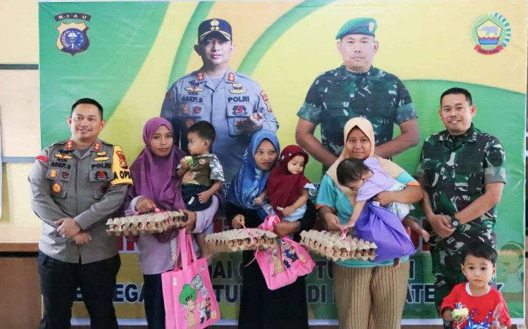 Polres Siak Gandeng Dandim Berikan Bantuan Anak Penderita Stunting