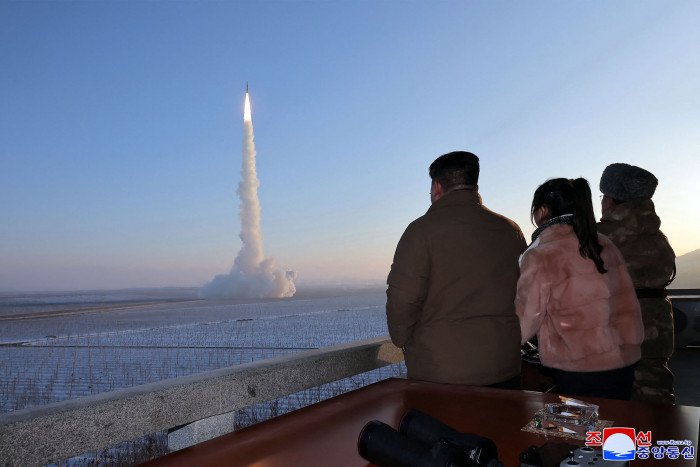 Korea Utara Luncurkan Rudal Nuklir Bawah Air Haeil-5-23