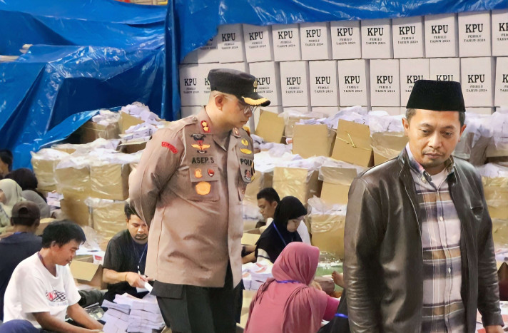 Polisi Ikut Awasi Pelipatan Surat Suara Pemilu 2024 di Riau