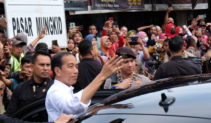 Masa Kampanye, Presiden Jokowi Bagi-bagi Beras di Sleman dan Bantul