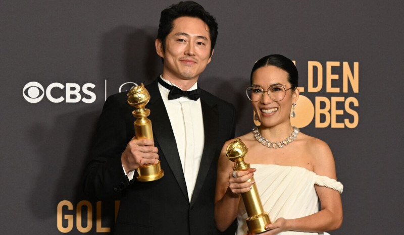 Steven Yeun dan Ali Wong Raih Penghargaan Golden Globes 2024